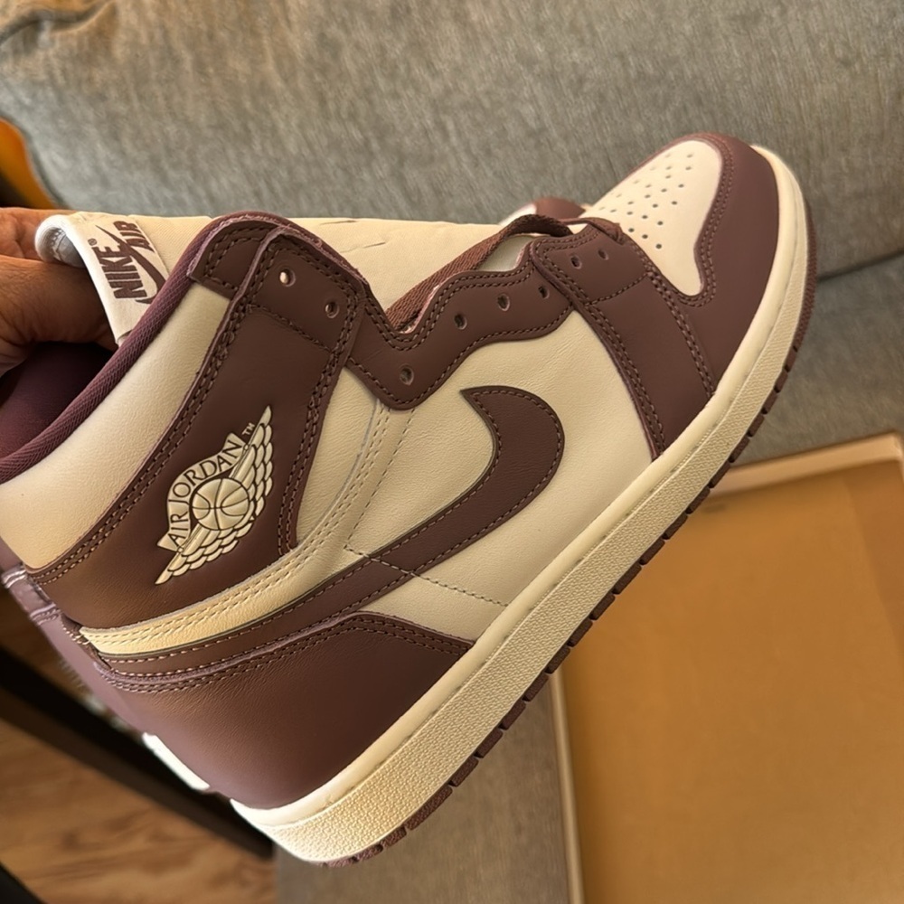 Air Jordan 1 Retro High OG - Picture 3 of 4